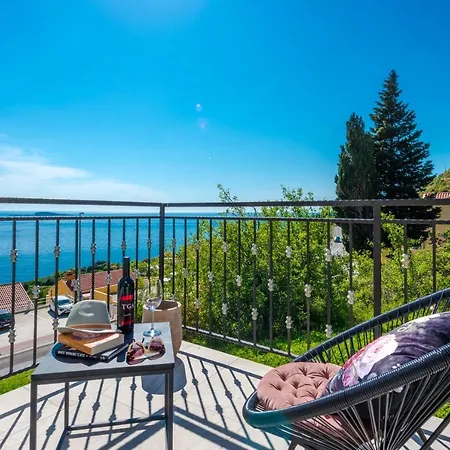 Golden Seaview Апартаменты *