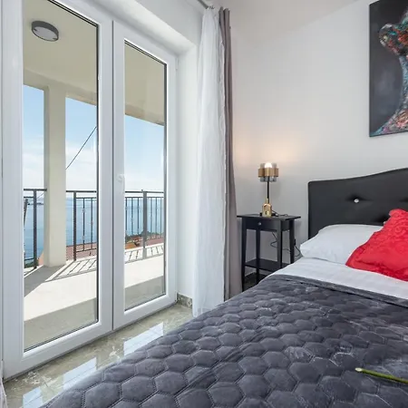 Golden Seaview Апартаменты