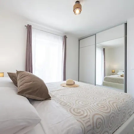 Lejlighed Golden Seaview Mlini