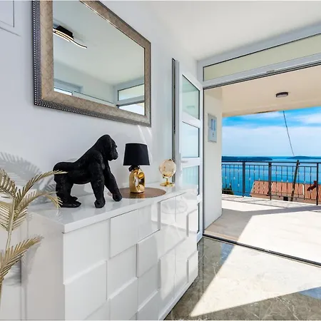Апартаменты Golden Seaview *