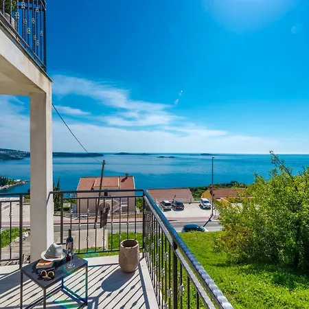 Golden Seaview Mlini